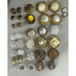 LOTS of VINTAGE buttons , Gold Tone Pearl Bronze  37pieces